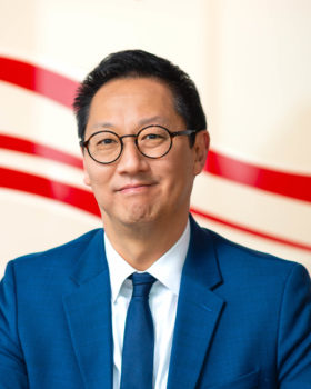 Photo of Santa Ono